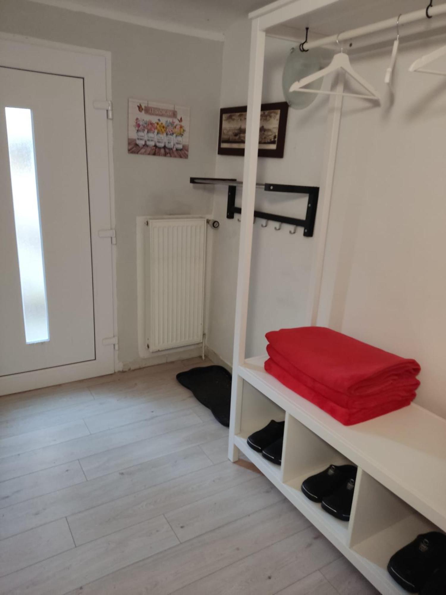 Ferienwohnung Mit Separatem Eingang Und Parkplatz, Ideal Fuer Handwerker Und Geschaeftsreisende Dorf Mecklenburg Luaran gambar